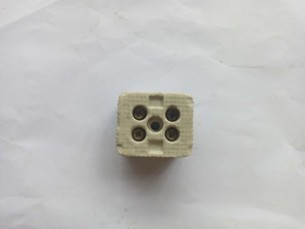 2 In 2 Out 250V 2-Position Hole Ceramic Wiring Terminal Block