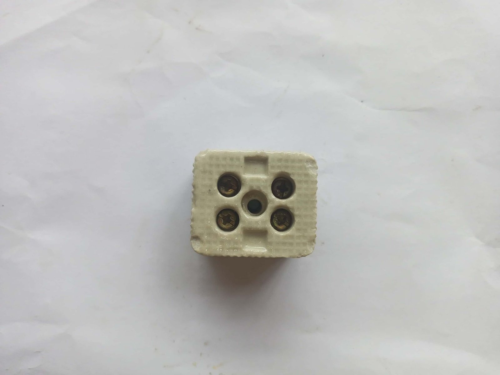 2 In 2 Out 250V 2-Position Hole Ceramic Wiring Terminal Block